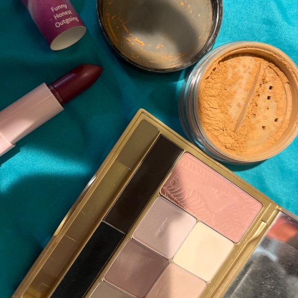 Makeup - Picture 9 of 16